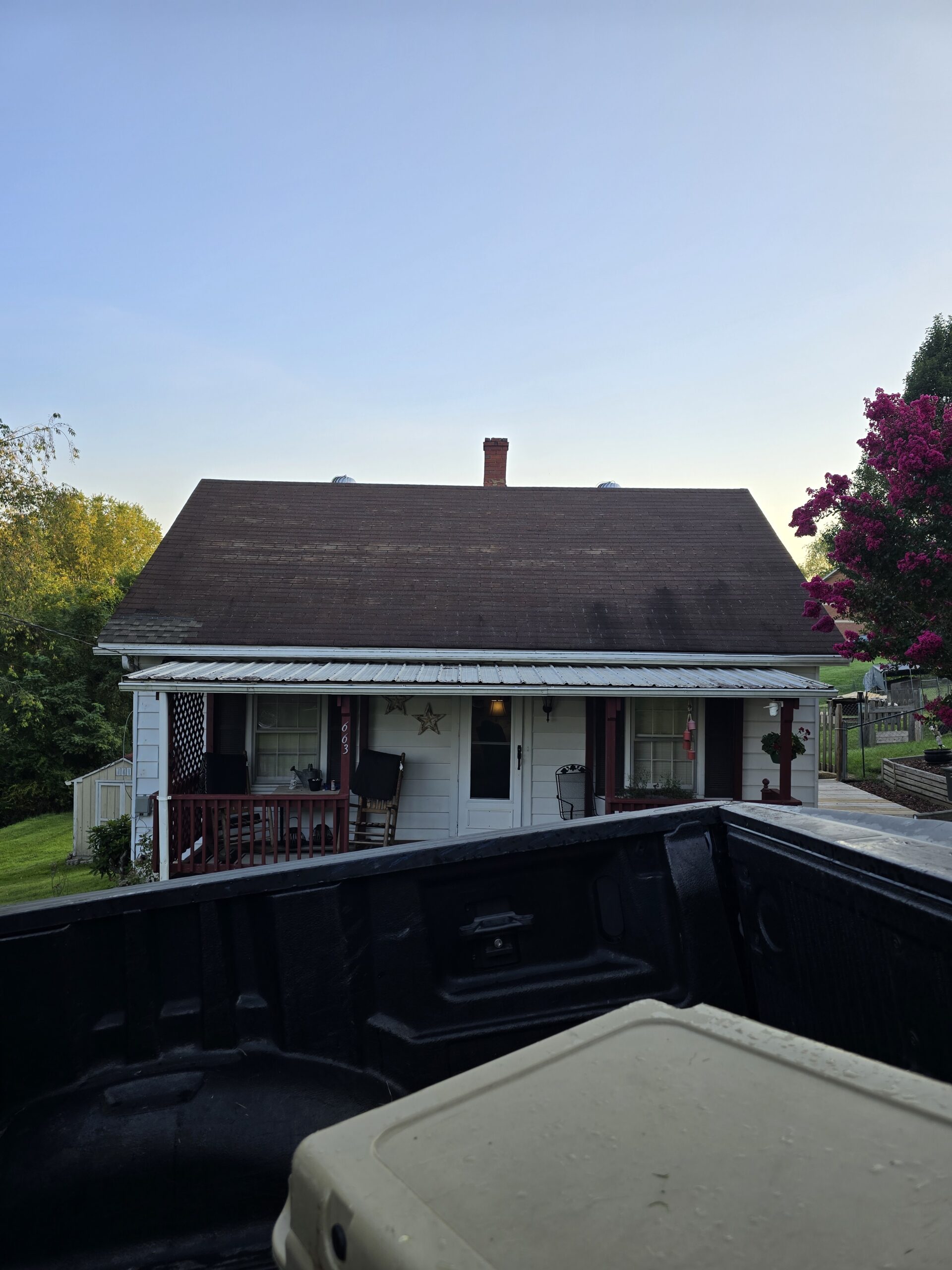Dimensional shingle roof on a log home